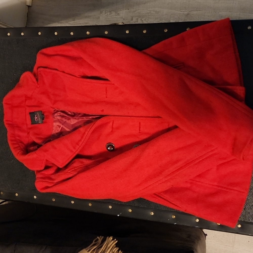 2b Bebe lipstick red peacoat